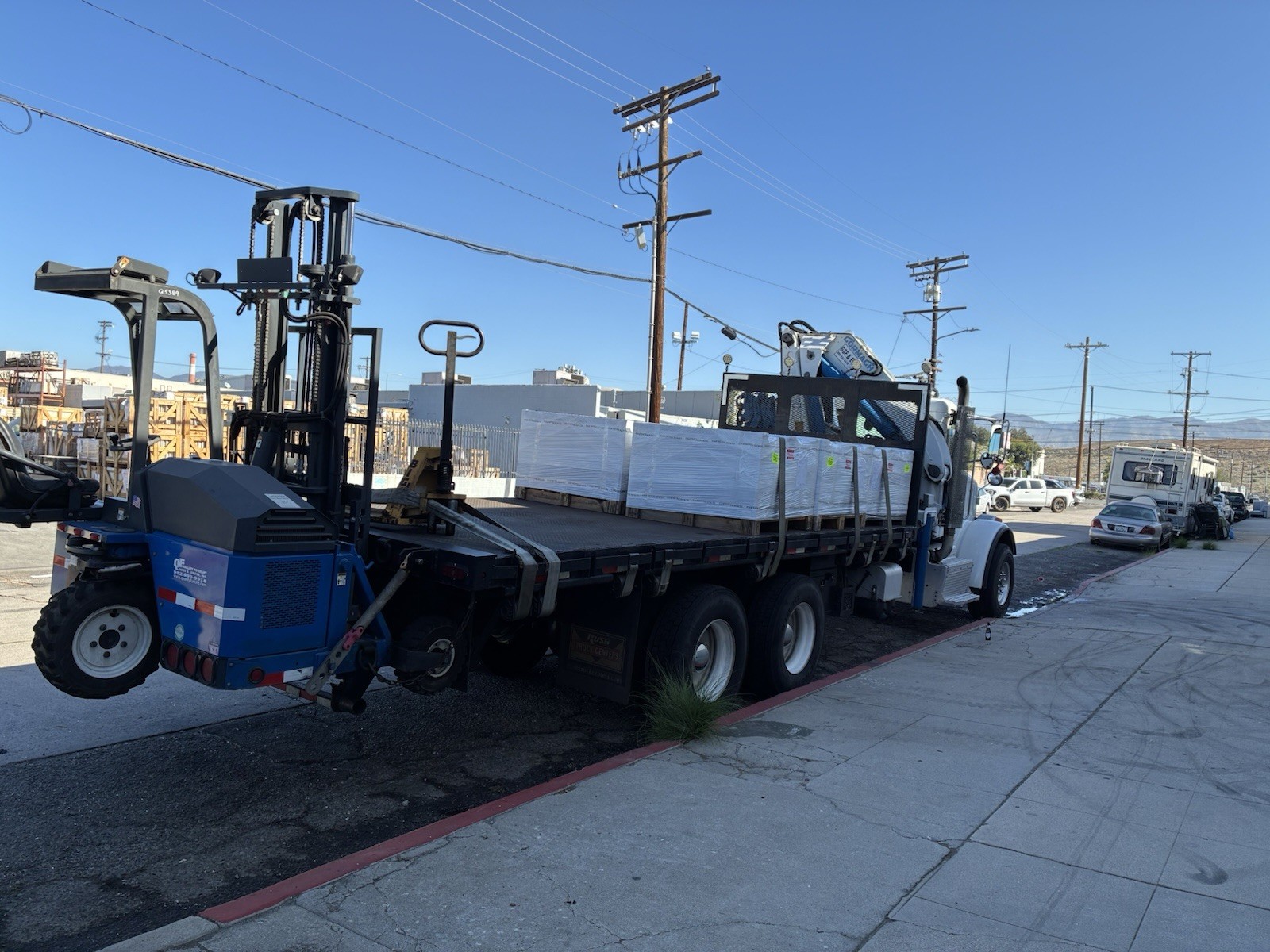 2013 Peterbilt Knuckleboom Flatbed Truck
