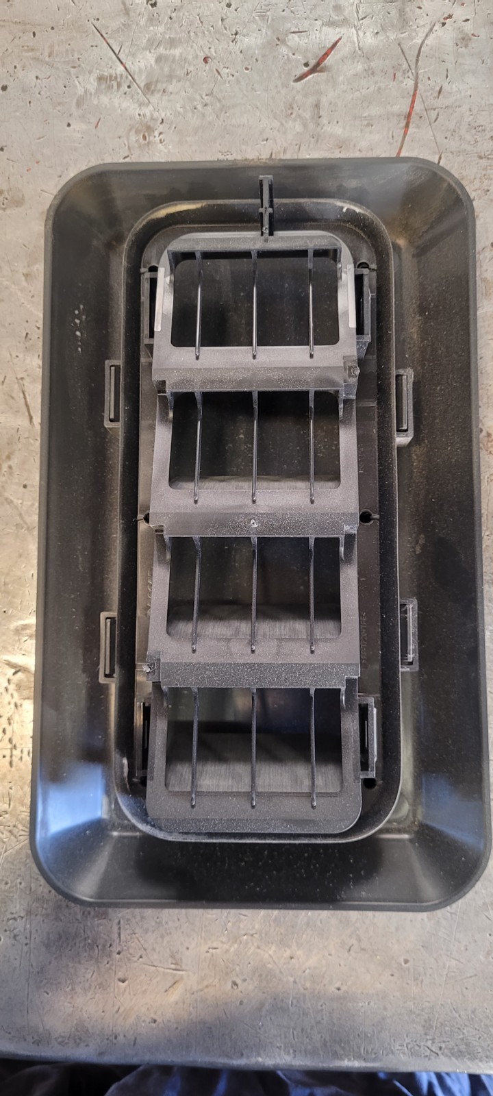 Paccar F25-1003 rev Cab pressure-relief vents